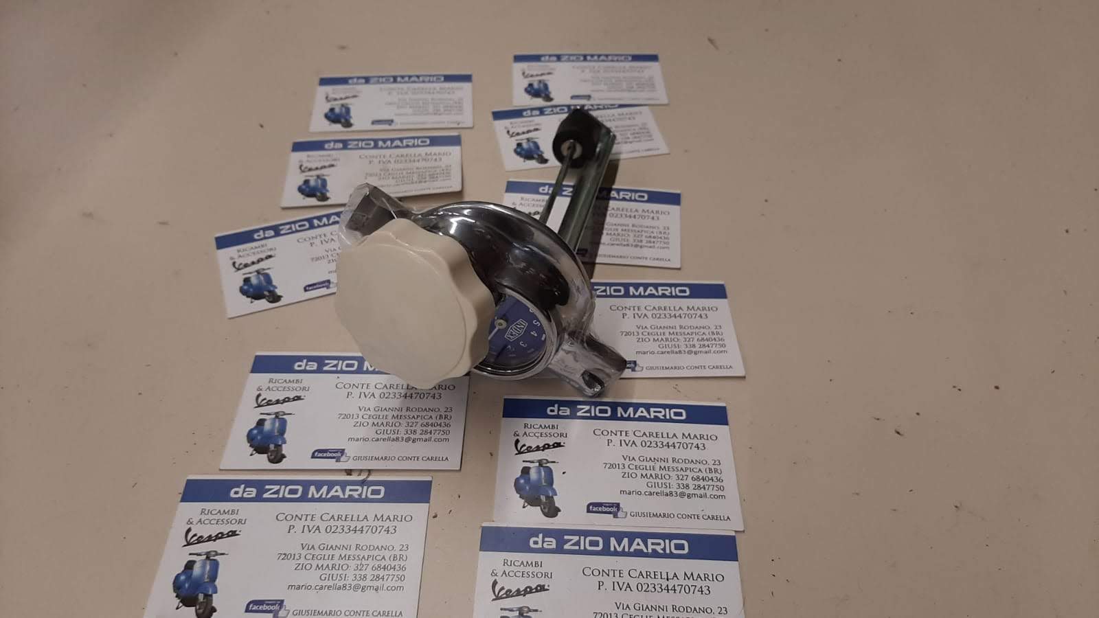 Tappo serbatoio con galleggiante indicatore livello miscela VESPA 125 150 160 180 200 V1 V15 V30 V33