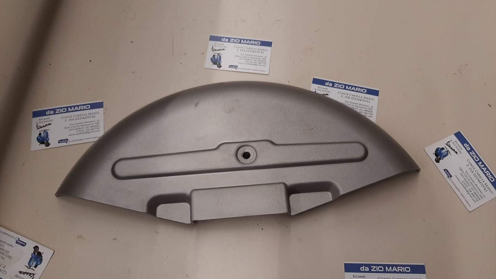 Protezione ruota di scorta in plastica grigia per VESPA 125 cc.TS - 160 cc. GS - 180 cc. SS