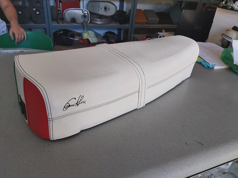 sella SPORTIVA BIANCO con BANDIERA ITALIANA per VESPA PK 50 125 S