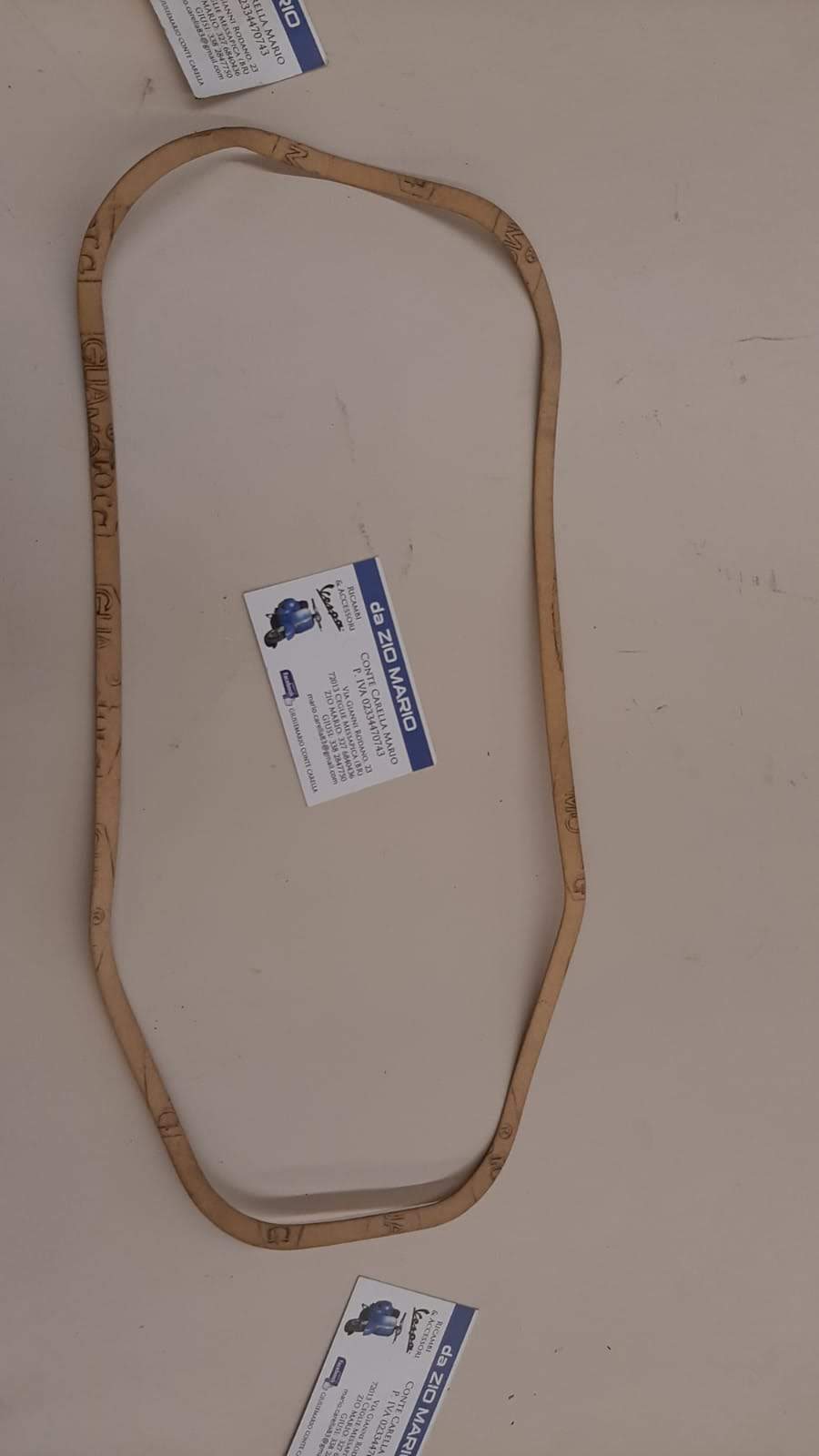 Guarnizione in carta tra Scocca e Serbatoio per VESPA 125 150 cc. VL2T VL3T VL1T VB1T VN2T
