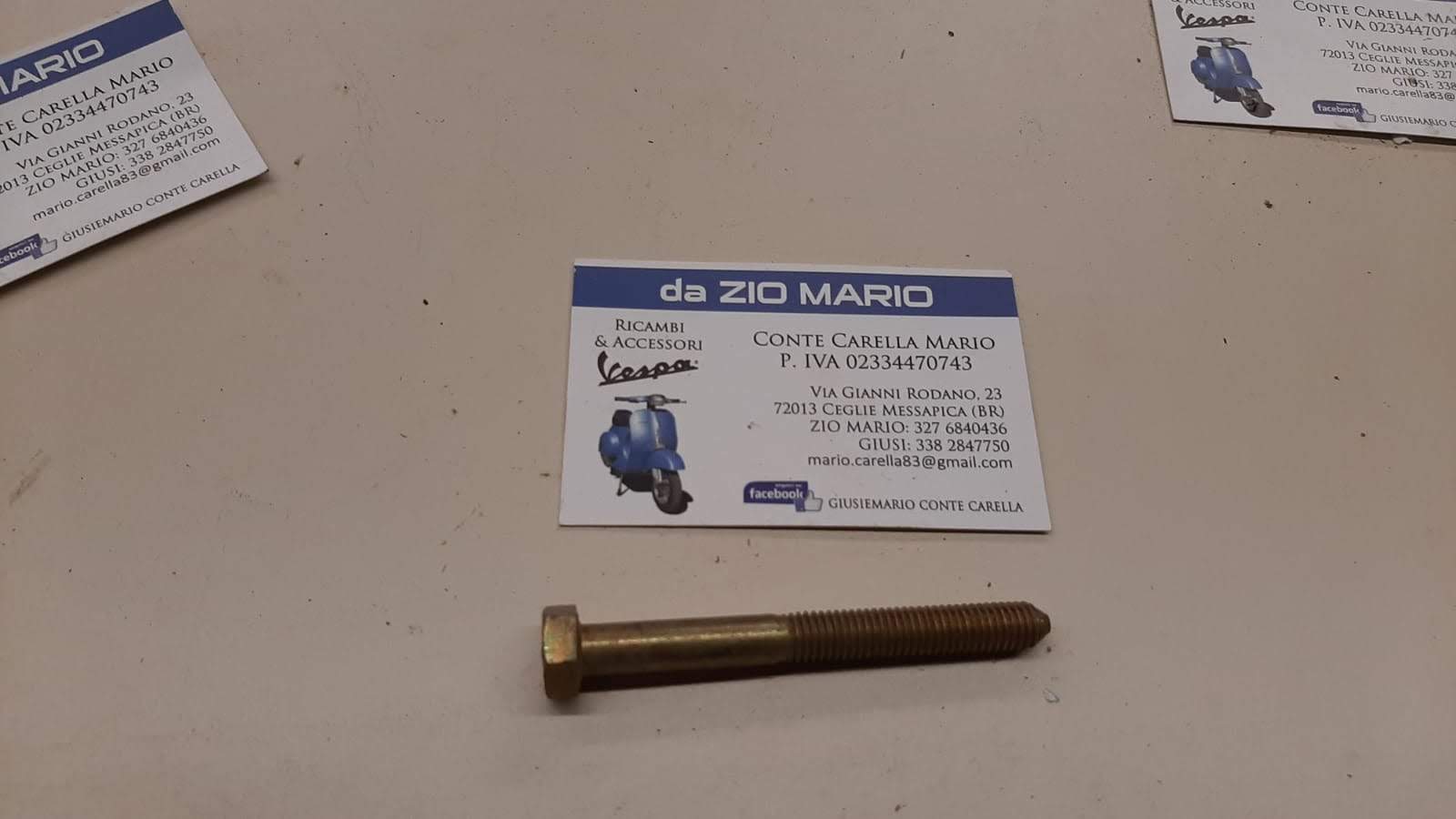 Bullone Fissa Protezione Ruota di Scorta VESPA 125 150 200 PX PE tutti i modelli anche arcobaleno