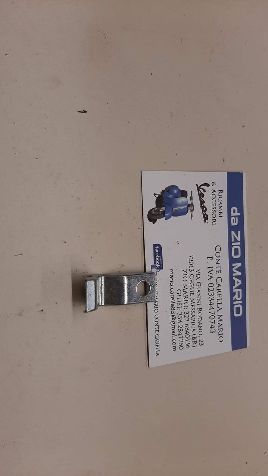 Piastrina passacavi per fissaggio laterale cavi esterni cuffia motore per VESPA 50 SPECIAL PK