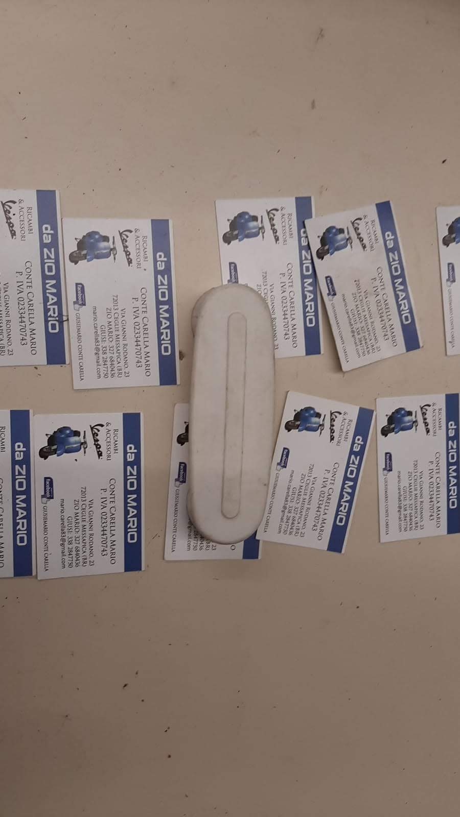 Coprimolleggio Coperchiomozzo in Plastica Bianca per VESPA 125 150 200 cc. PE PX prima serie