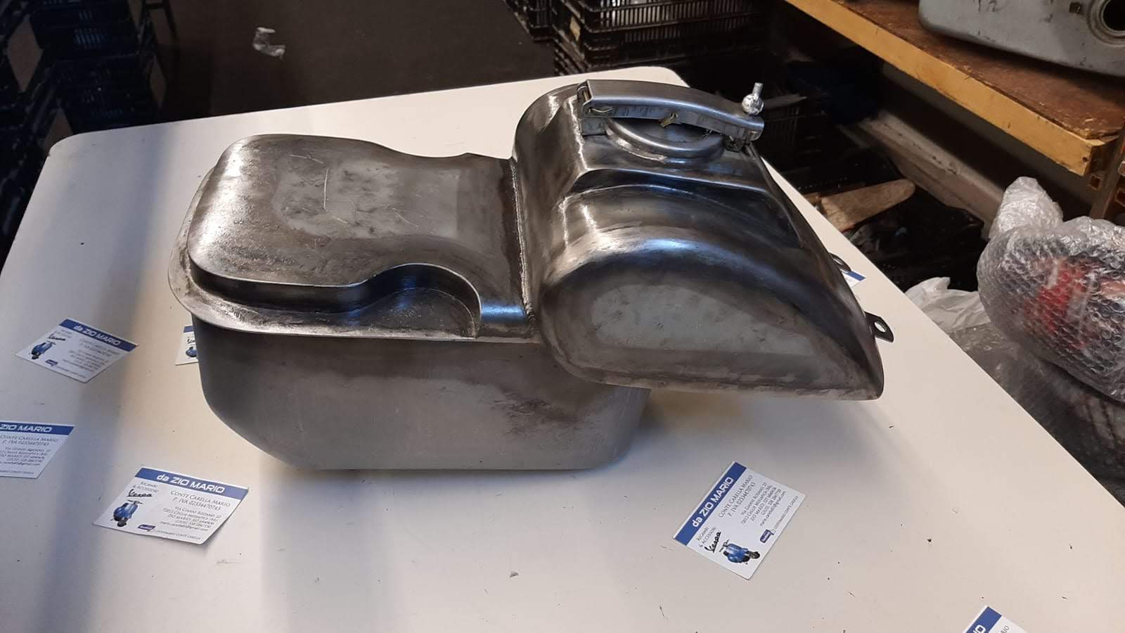 Serbatoio benzina per VESPA 125 6 Sei Giorni e Sport 9 litri adatto anche per VESPA dal 1952 al 1955