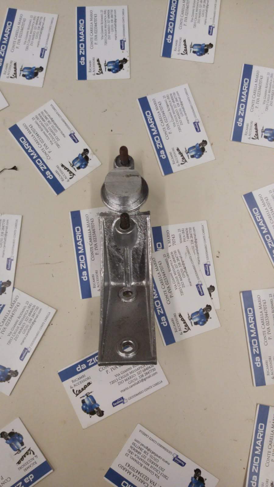 Portaruota di scorta per ruota 3.50 x 8 cerchio chiuso per VESPA 125 150 VNA VNB VBB VBA