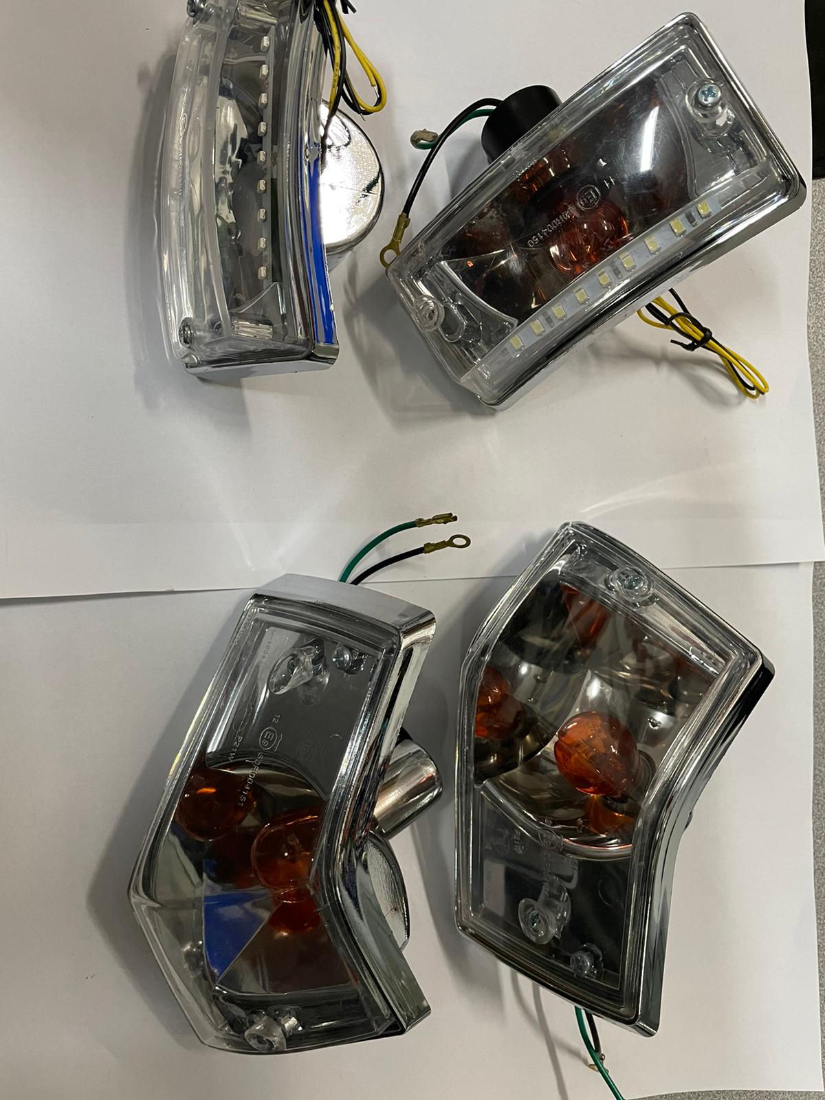 Kit serie 4 frecce anteriori con 9 led e posteriori cromate lenti trasparenti per VESPA PX PE