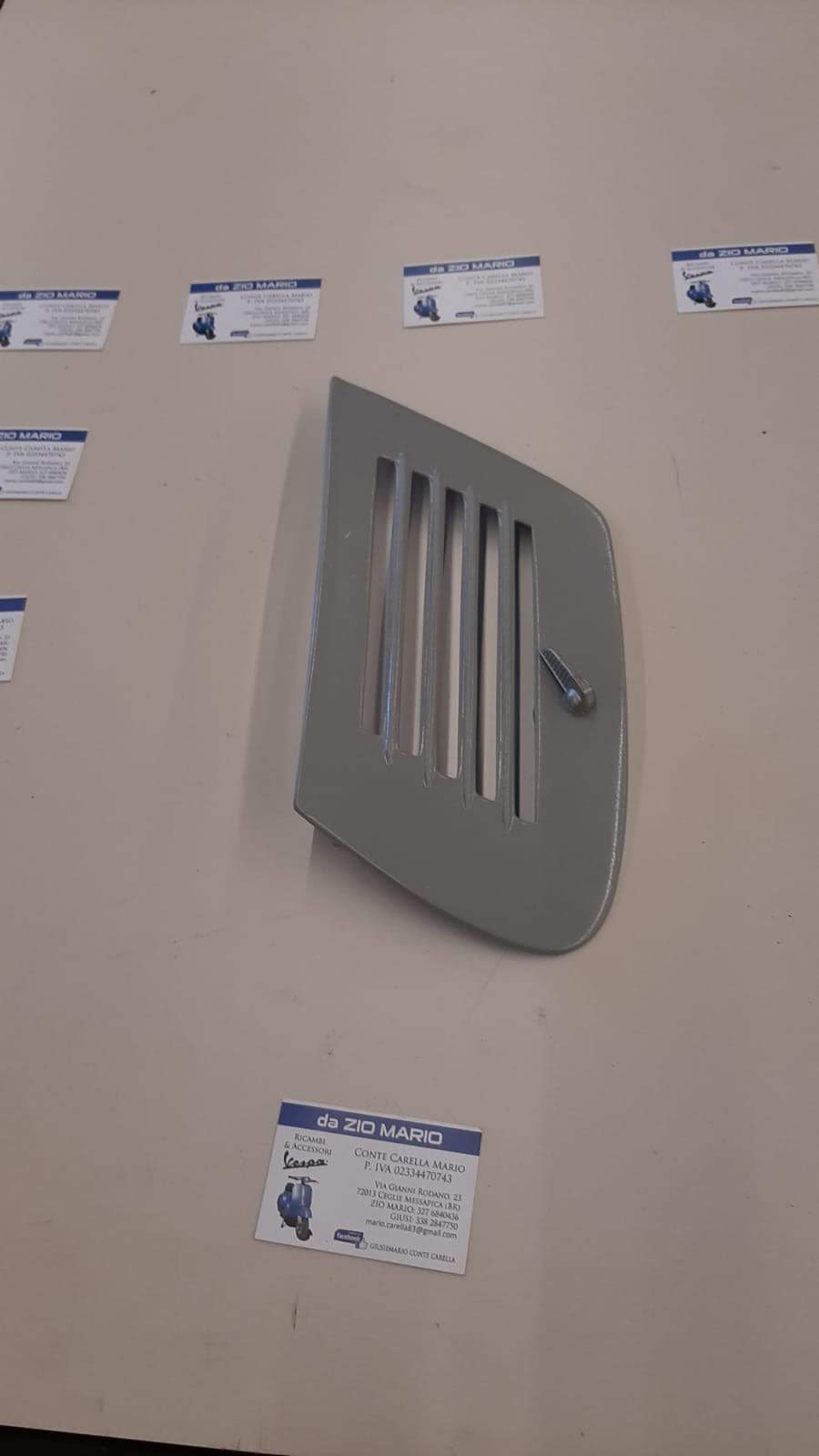 Scocchino sportello cofano motore per VESPA 50 90 cc. dal 1963 al 1965